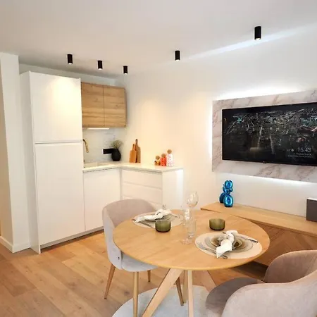 Monaco # Menton - Pool - Center - Private Parking - Clim - Fast Wifi - Solarium - Full Renovated - Beach & Sun - Apartamento