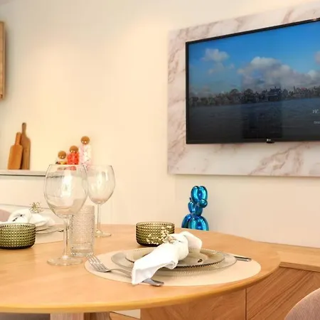 Apartamento Monaco # Menton - Pool - Center - Private Parking - Clim - Fast Wifi - Solarium - Full Renovated - Beach & Sun -