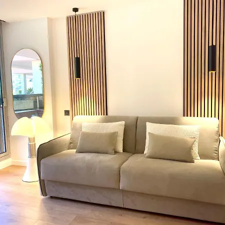 Apartamento Monaco # Menton - Pool - Center - Private Parking - Clim - Fast Wifi - Solarium - Full Renovated - Beach & Sun -