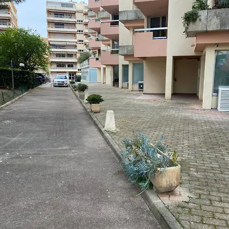 Apartamento Monaco # Menton - Pool - Center - Private Parking - Clim - Fast Wifi - Solarium - Full Renovated - Beach & Sun - Rocabruna